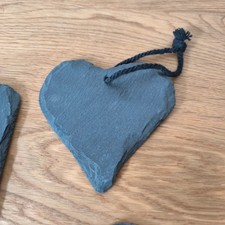 Herz-Schiefer-Schild 'Grillplatz' – 10 X 10 Cm, Schwarz, Mit Juteband, Deko Für Garten & Wand