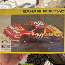 Monogram Sealed 1:24 Scale Bahari Pontiac 2932 Model Kit NASCAR Lot 291