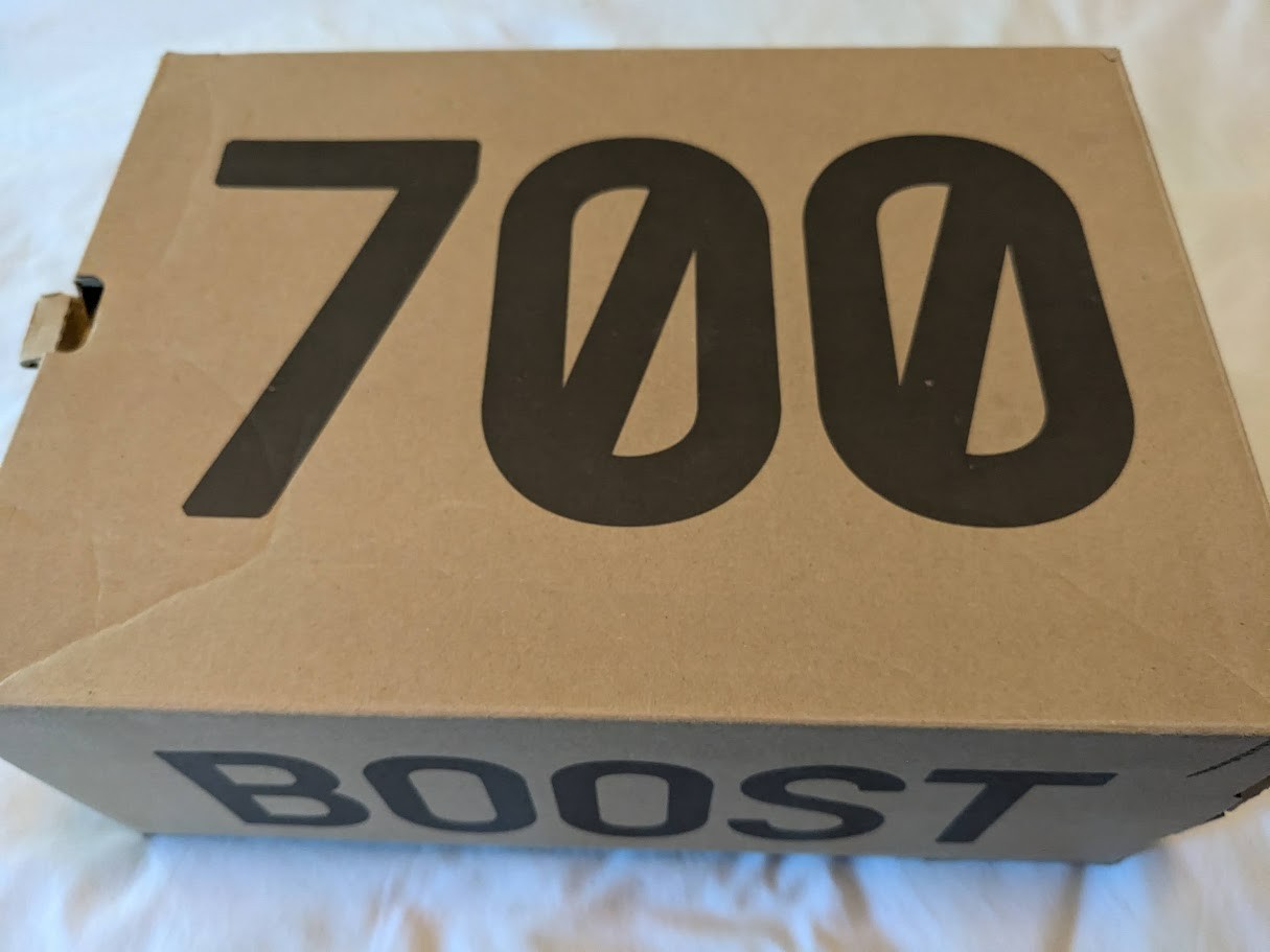 Adidas Yeezy Boost 700 Size 9.5 (Pre-Owned) thumbnail 9