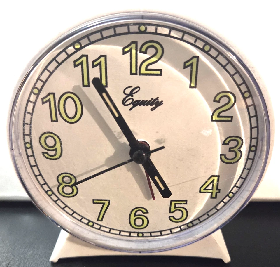 🔥🔥EQUITY BY LA CROSSE ANALOG QUARTS ALARM CLOCK #14077 WHITE *TESTED/WORKING* - Image 2 of 4