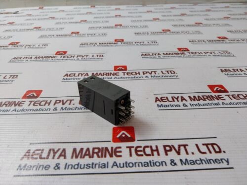 Idec GT5Y-4SN Electronic Timer 24VDC - Picture 4 of 8