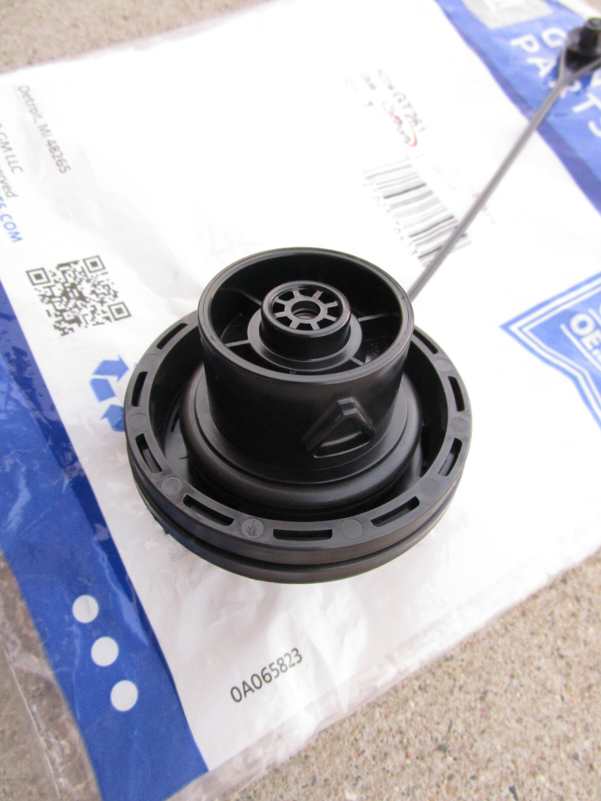 97 CHEVY K1500 BASE CHEYNNE SILVERADO FUEL GAS TANK FILLER CAP WITH