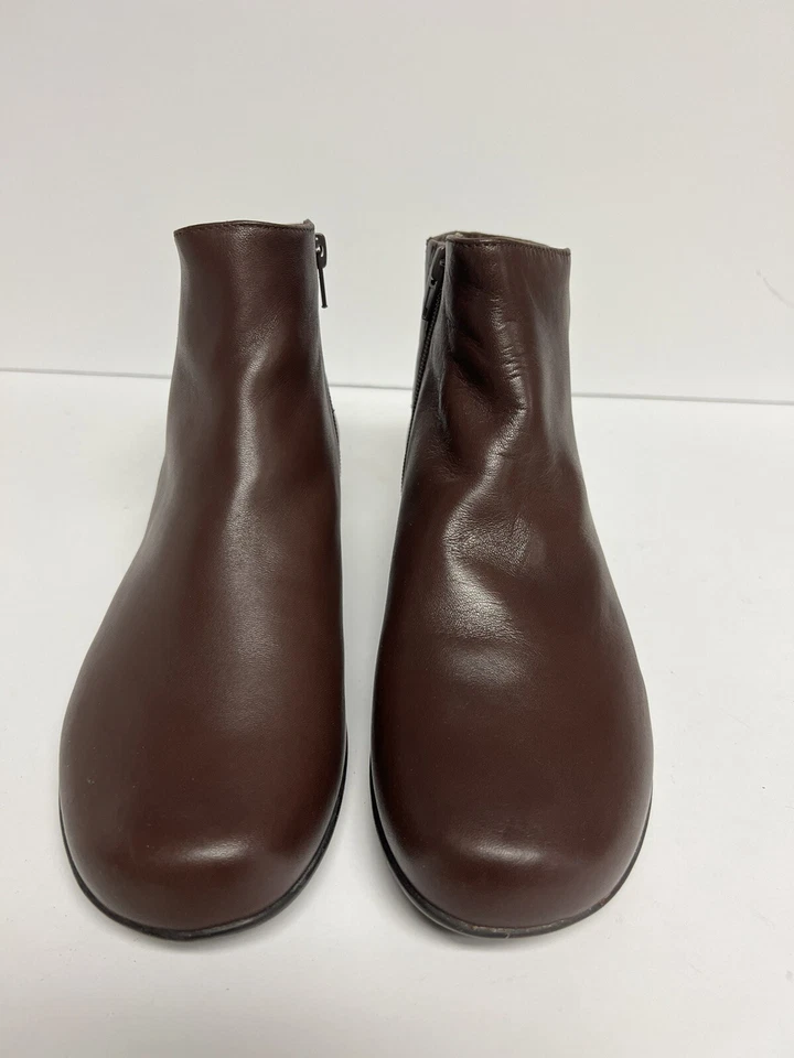 Botín Ezra de cuero marrón con cunas para caminar para mujer talla 7,5 ancho Foto 3 de 4