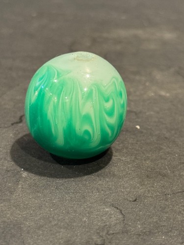 A Chinese 19th century Peking glass bead ( bin 8). - Picture 2 of 5