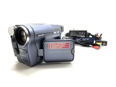 SONY CCD-TRV228E Hi8 Tape Analogue Video Camera HANDYCAM Complete Working Set