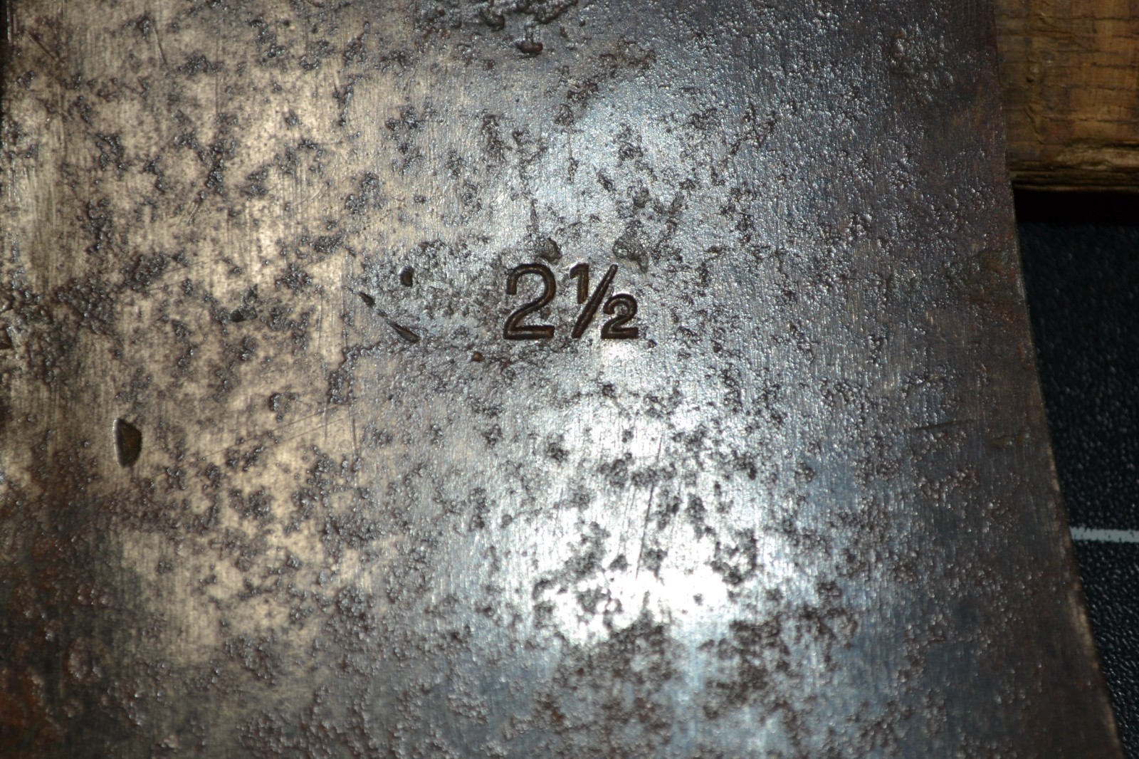 PEAVEY MFG - OAKLAND MAINE - 2 1/2# SINGLE BIT AXE  W ORIGINAL HANDLE