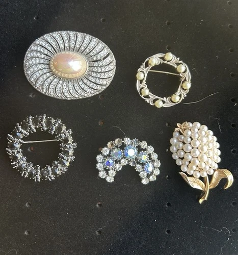 Lot Of 5 Brooche Vintage Pins Trifari Pearl Gold Silver Black AB Costume Jewelry