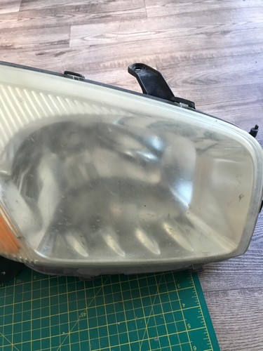 01-03 rav4 right side headlight - Picture 2 of 4