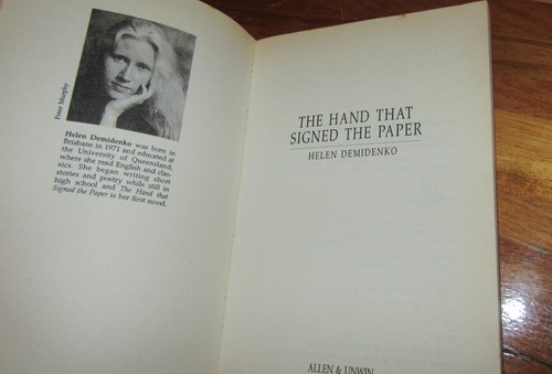 The HAND that SIGNED the PAPER ~ Helen DEMIDENKO Helen Darville 1994 Sc in MELB - Picture 6 of 10