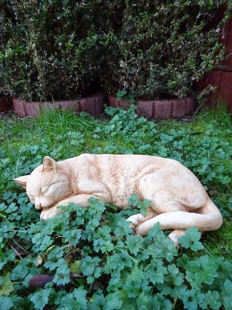 Steinfigur Katze liegend, Steinguss, Katzen, Statue, Tierfigur, Gartendekoration