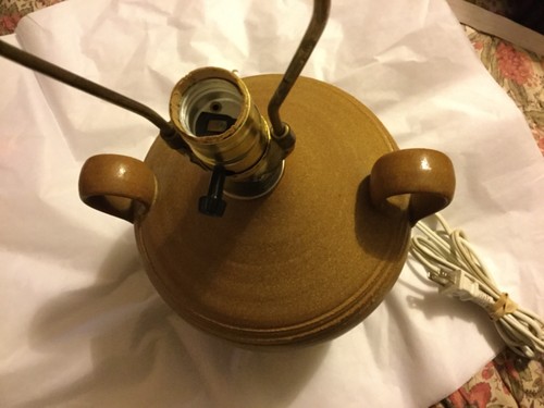 EXCELLENT CONDITION Patton Stoneware Pottery Table Lamp - 8.5”T x 8”W - Picture 3 of 4