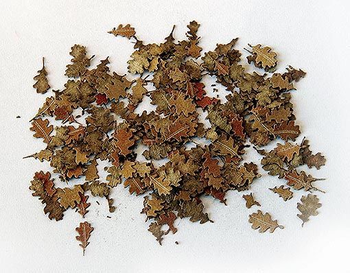 Plus Model 4033 - 1:48 Accessories Oak Leaves