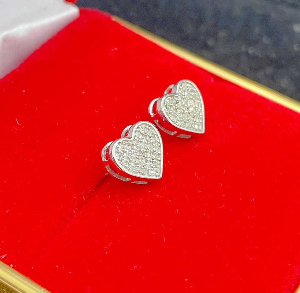 OFERTA! Pendientes de corazón pavé con tachuelas de diamantes naturales de 0,16 quilates de oro de 10 quilates Foto 4 de 4