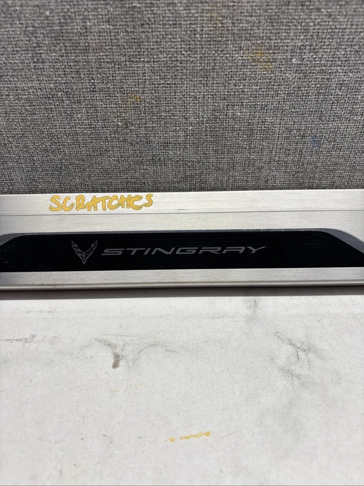 Chevrolet Chevy Corvette 2020-2024 puerta derecha umbral placa rasguño moldura fabricante de equipos originales usado Foto 3 de 4