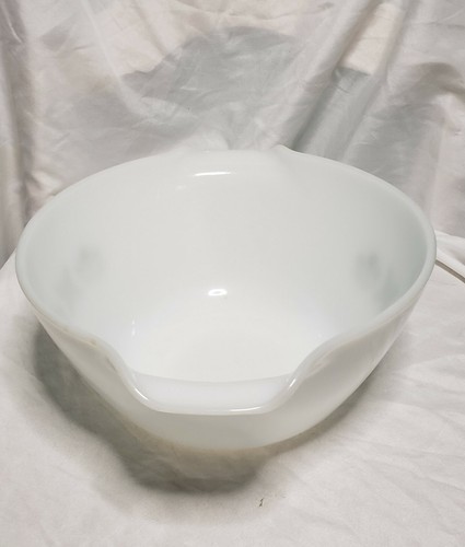 17 Anchor Hocking Meadow Green Fire King Ware Handled Mixing Bowl 8.75 in - Picture 3 of 4