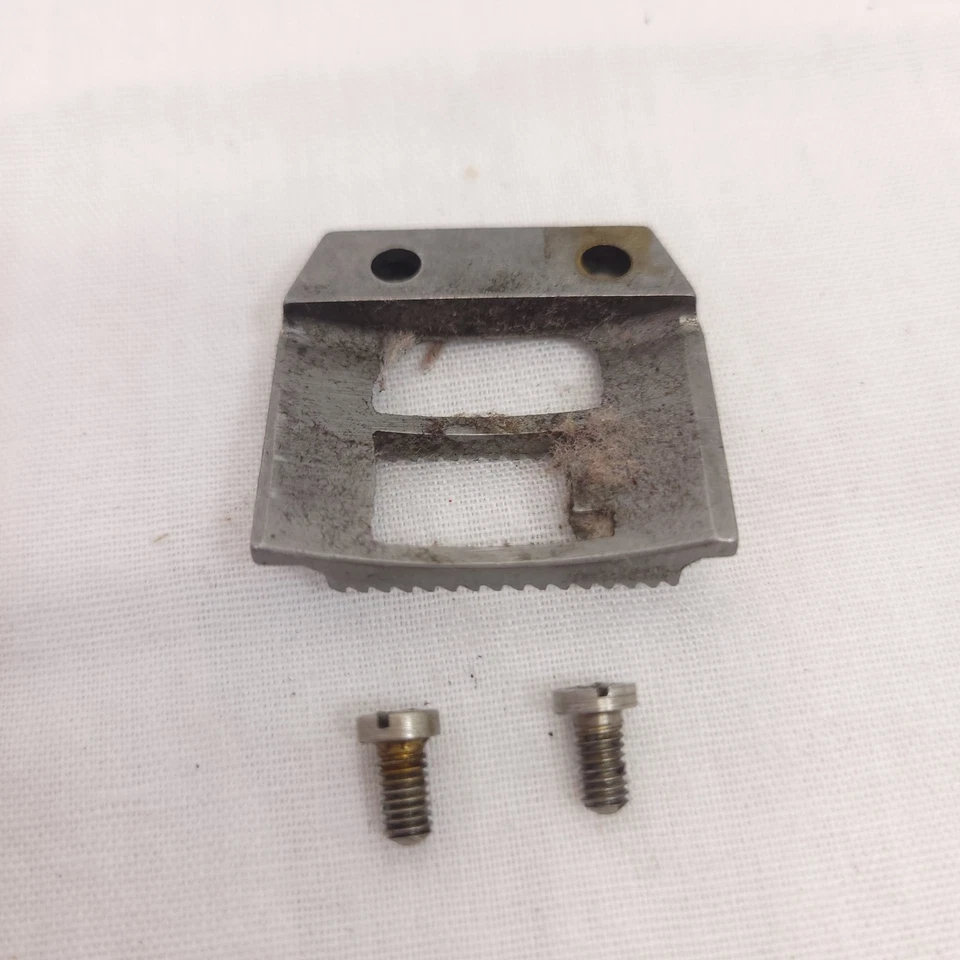 Vintage Singer Sewing Machine 237 M-A Part: Feed Dogs with Screws - Image 3 of 4