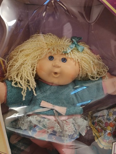 1990 Vintage Cabbage Patch Kids doll Happy Birthday ~ Huberta Gillian - Picture 2 of 17
