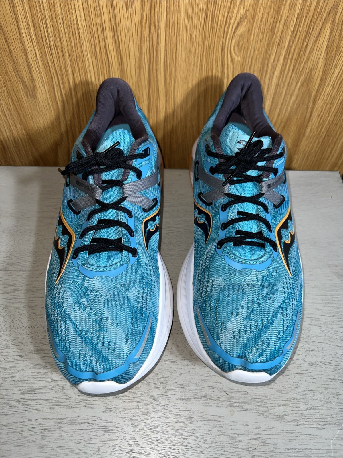 SAOLA Scarpe da corsa uomo Saucony taglia 10 PWRRUN blu e bianche usate buone condizioni.