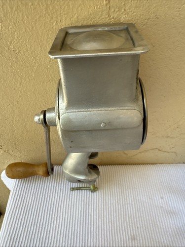 Vintage BERARDUCCI Bros. MCKEESPORT, PA da tavolo MORSETTO attacco MACINA FORMAGGIO GRATTUGIA - Foto 9 di 16