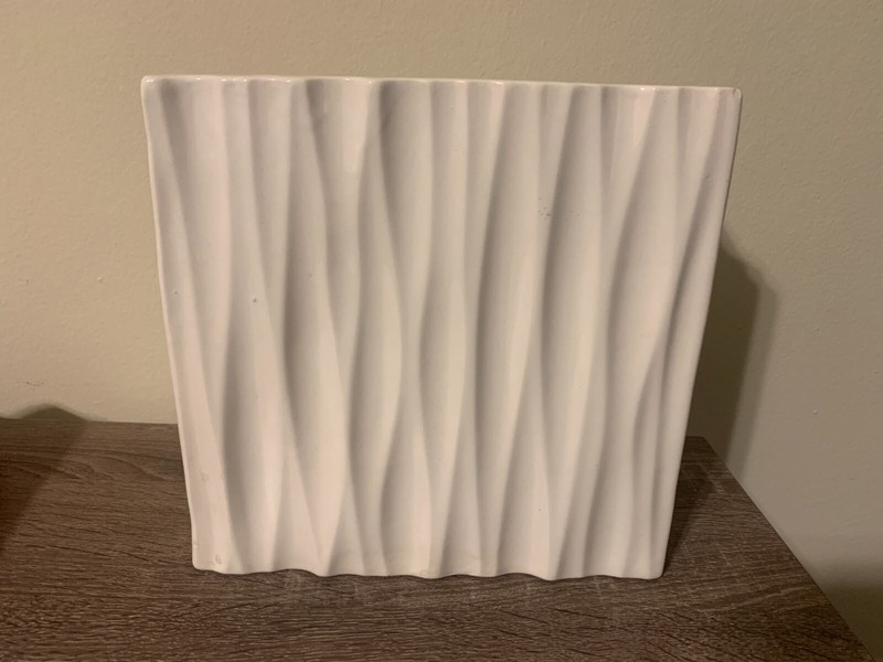 Ceramic Rectangle Vase With Embossed Seamless Wave Column Pattern