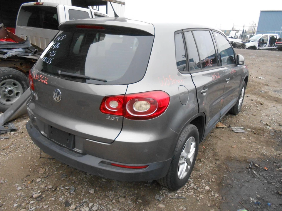 Brazo de control inferior delantero derecho usado delantero se adapta a: Volkswagen Tiguan 2011 delantero Foto 4 de 4