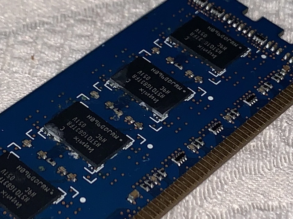 (TAL CUAL) Broken Hynix 2 GB PC3-10600U DDR3 módulo RAM de escritorio Foto 3 de 4