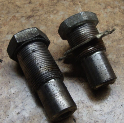 1985 Yamaha Venture XVZ1200 XVZ 1200 D Rear Back Swingarm Swing Arm Bolt Mount