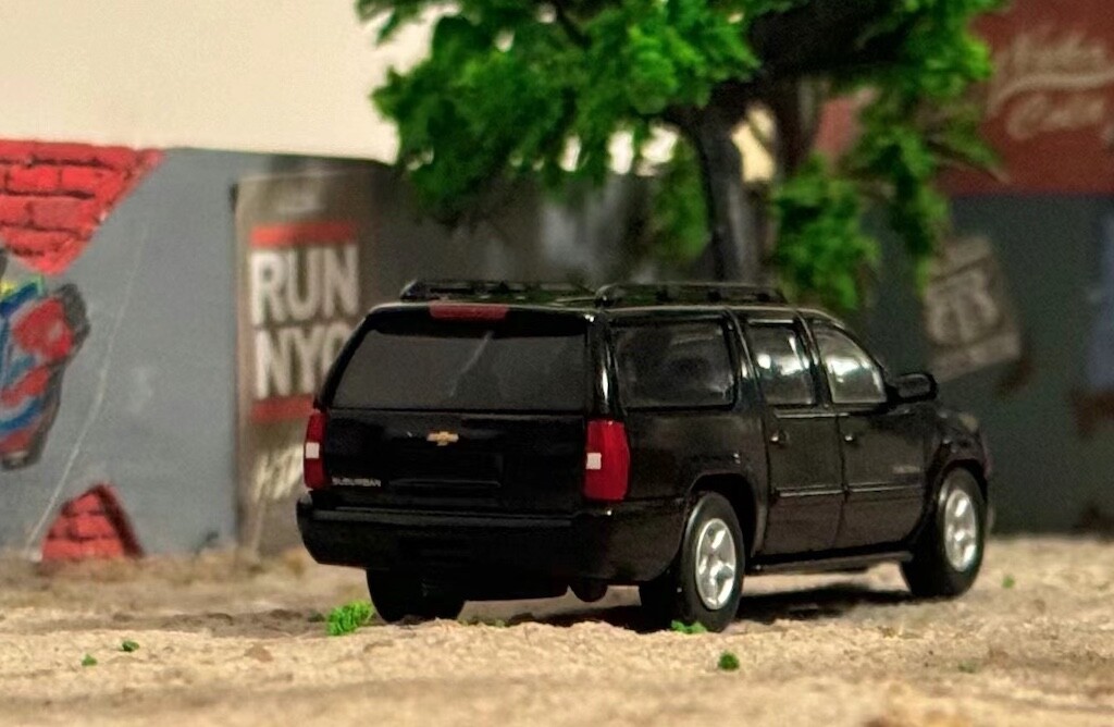 1:64 596Model Black Suburban Full Size SUV Model Diecast Metal Car