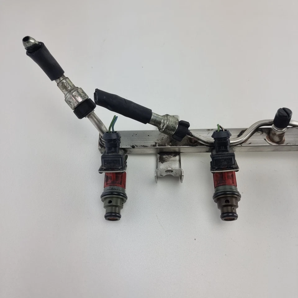 Saab 9 5 Fuel Rail with Injectors 1997-2005 - image 2 of 4