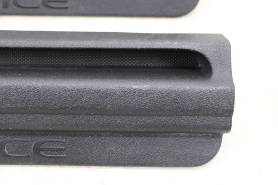 Juego de molduras de umbral de puerta Pontiac Solstice 2006-2008 OEM ME80 Foto 2 de 4