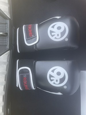 9Round Boxing Gloves, Black, 10oz *Never Used*