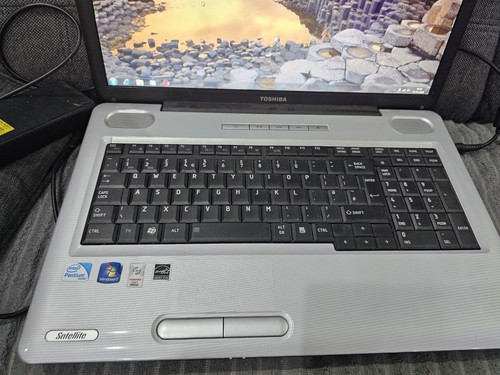 K1046 Toshiba Satellite L550 17” Laptop Pentium Dual Core 2.2G 4GB RAM 128GB SSD - Picture 4 of 16