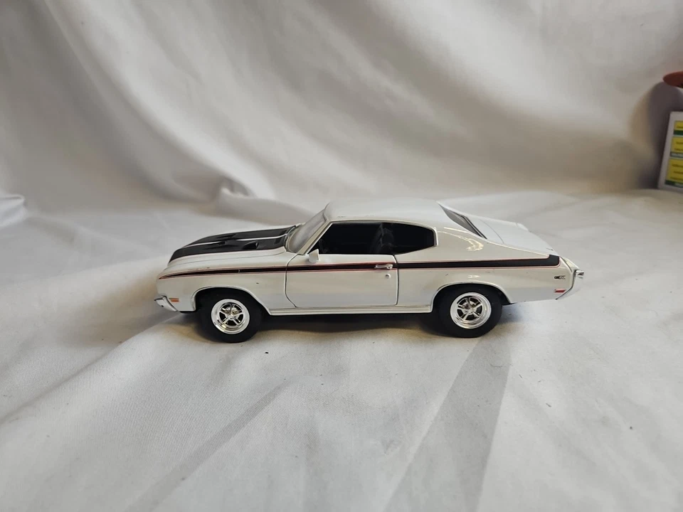Coche diecast WELLY 1970 Buick GSX escala 1/24 #22433 blanco #NCC Foto 2 de 4
