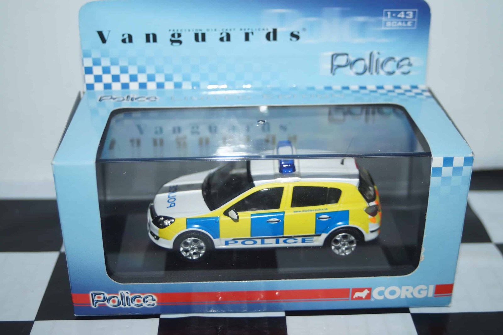 Vanguards Corgi Vauxhall Astra Cheshire Police  VA09403 1:43