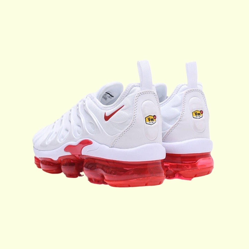 air vapormax plus red and white