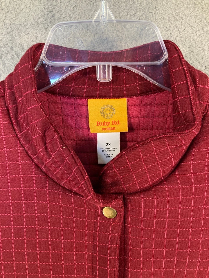 Ruby Rd. Vest Women's Plus 2X Burgundy/Red Snap Front Mock Neck Quilted Look NEW - Image 2 of 4