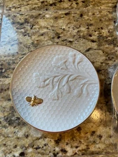 williams and sonoma honeycomb bee dessert appetizer plates NEW set of 4