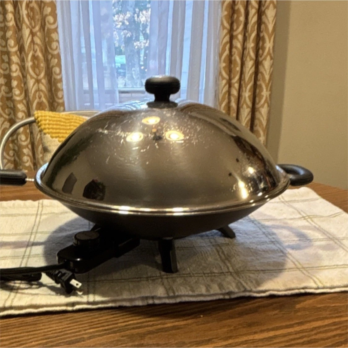 Circulon 16” Electric Wok Skillet – Anodized Nonstick, Adjustable Temp, w/ Lid