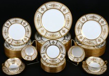Service for 12 of Minton for Tiffany 22-karat Gold Neoclassical Style Plates