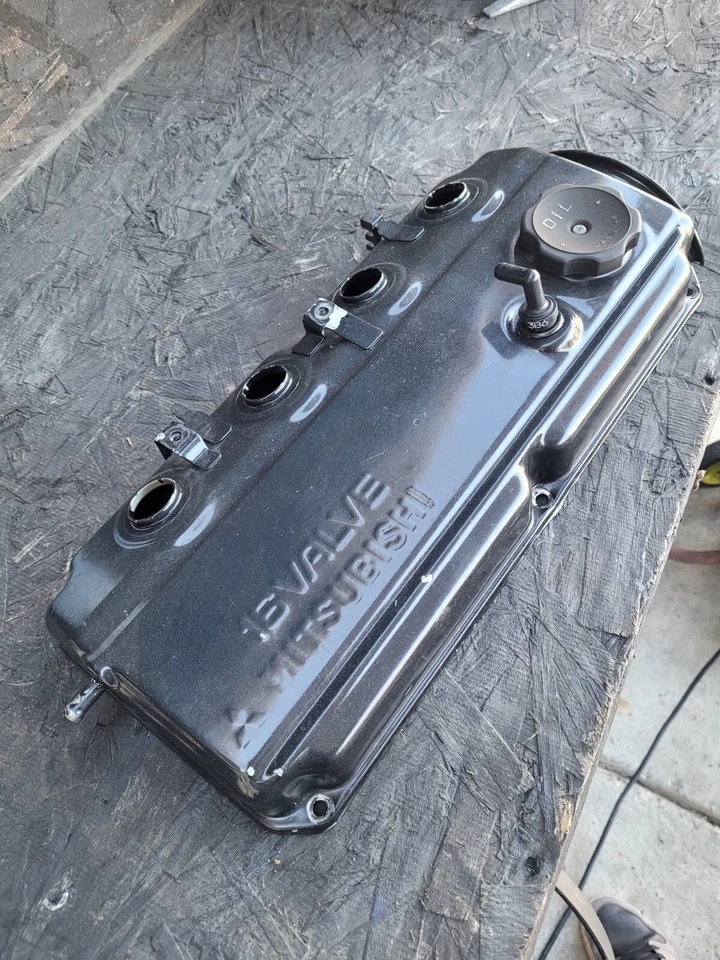Cubierta de válvula de motor 96-99 Mitsubishi Eclipse OEM 2.4 2g Spyder 4g64 cámara única Foto 2 de 4