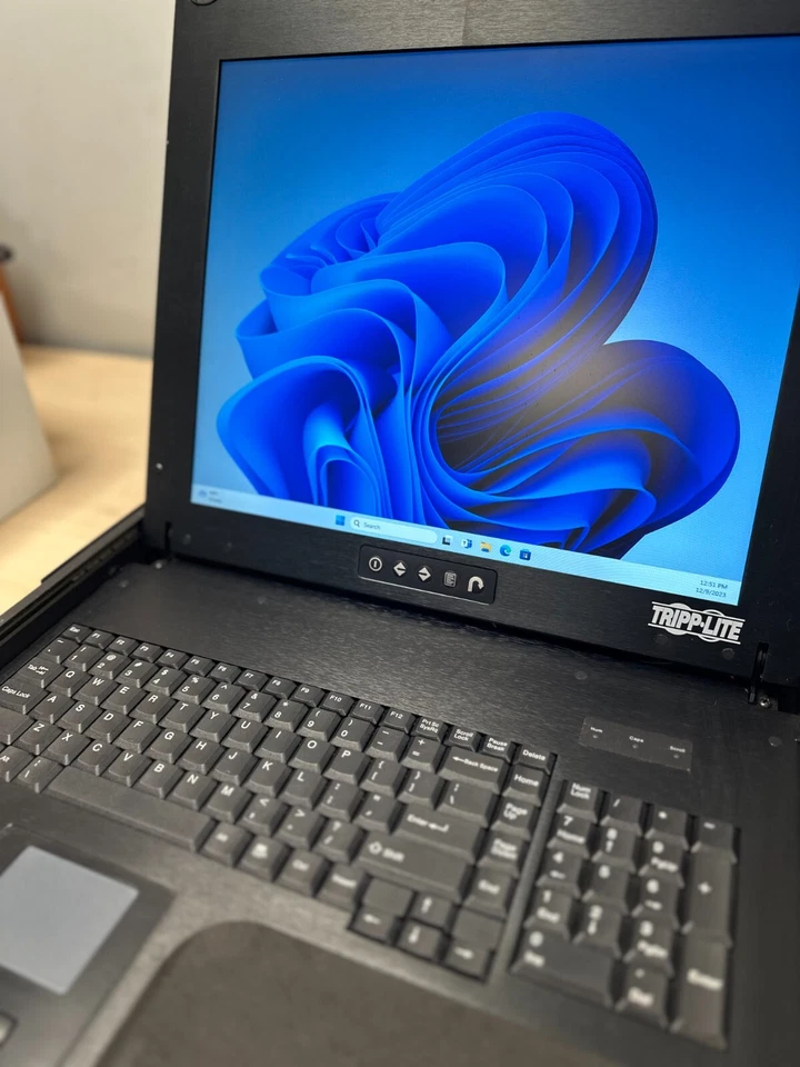 Tripp-lite B021-000-17 Rackmount Console - Tested Working -Great Condition #N390 - Image 2 of 4