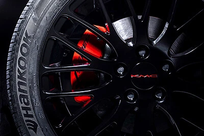 Llanta de aleación KMC Maze 18" negra brillante para Camry SE XP 2018-2024 Foto 2 de 4