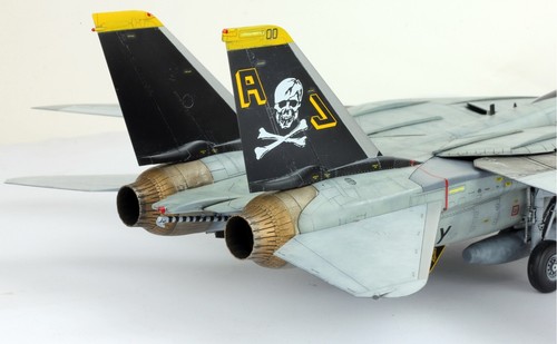 PreSale 1:48 ProBuilt Model USN F-14A Tomcat Jolly Roger - Picture 10 of 24