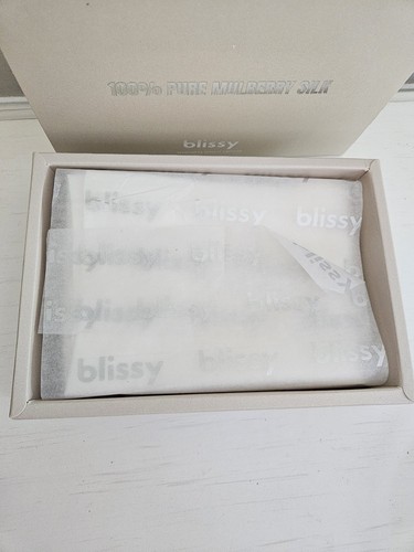 Blissy Silk Pillowcase - 100% Pure Mulberry Silk - 22 Momme King Size Off White - Picture 3 of 6