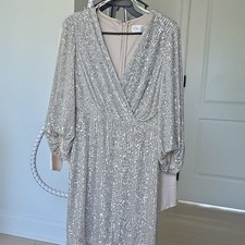Eliza J Silver Sequin Sheath Knee Length V-Neck Long Sleeve Dress Zip Closure