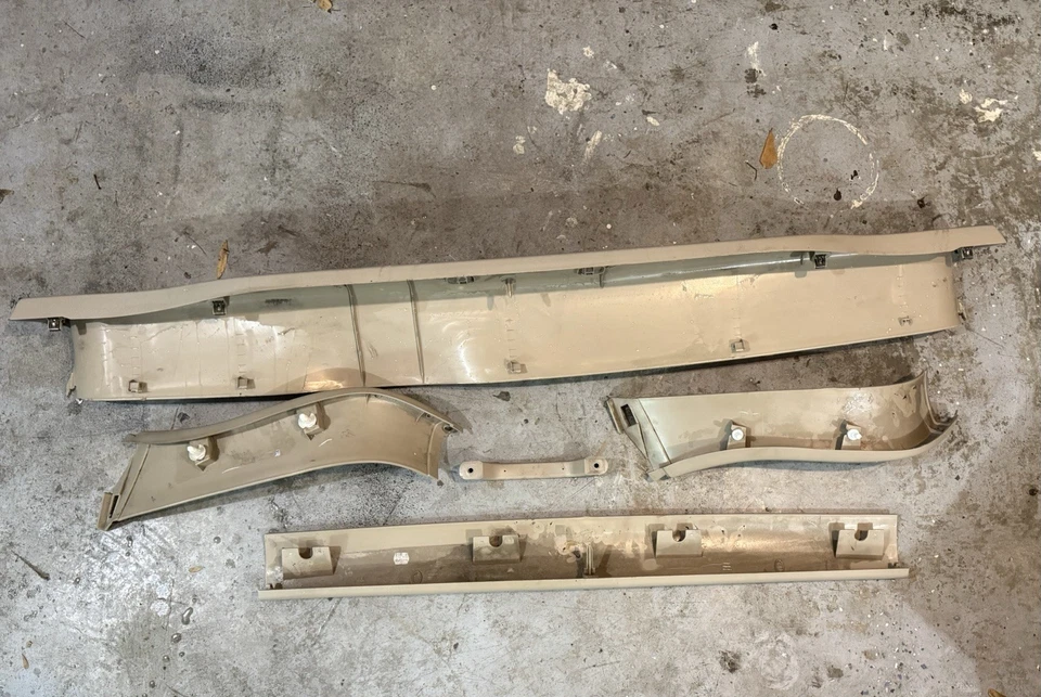 Juego completo de molduras interiores escotilla puerta levadiza trasera Ford Excursion 2000-2005 color tostado Foto 2 de 2