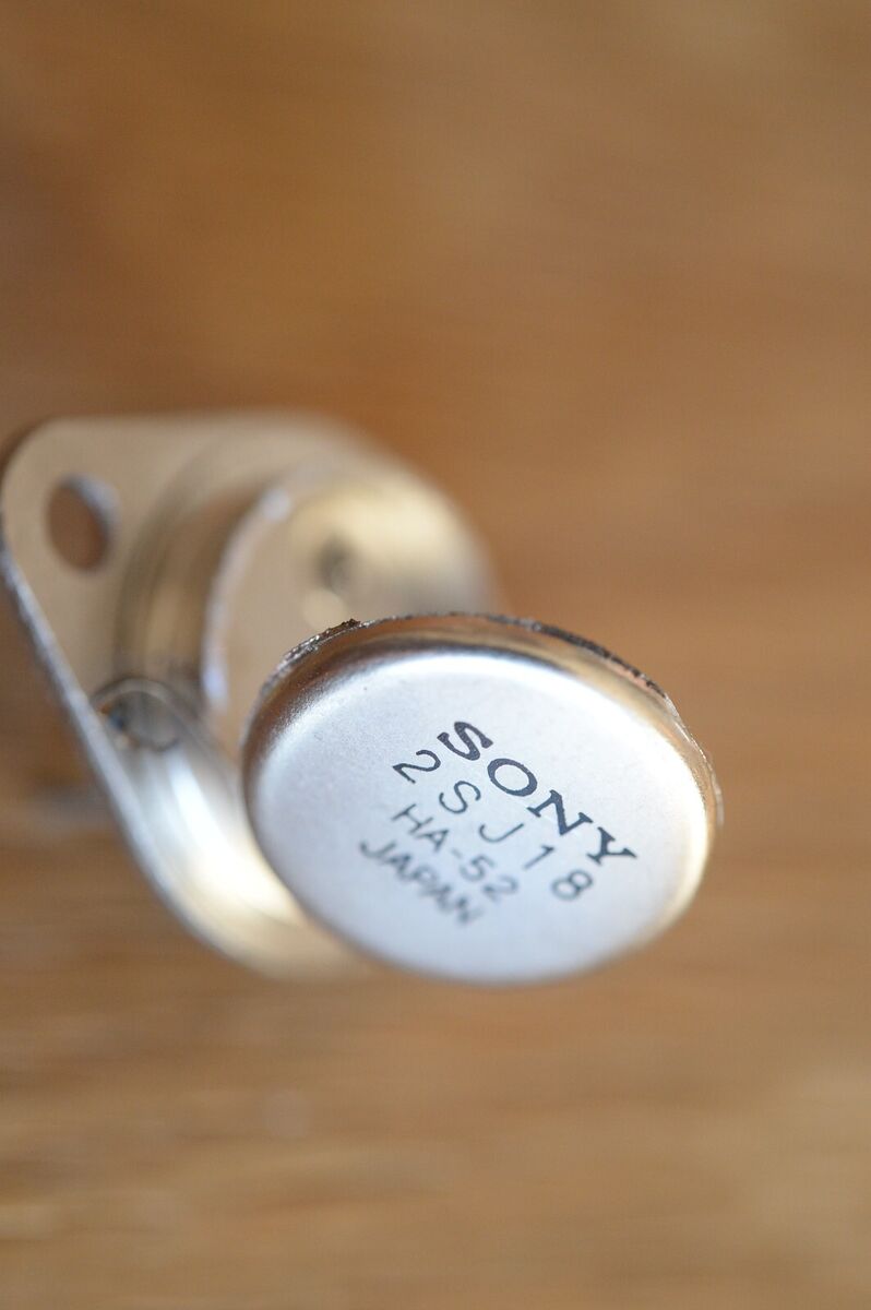 A pair of SONY V-FET TRANSISTORS 2SJ18 / 2SK60 NOS Original A pair of SONY V-FET TRANSISTORS 2SJ18 / 2SK60 NOS Original