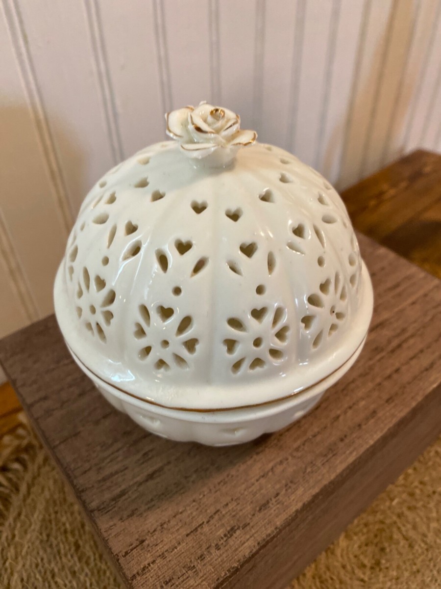 Hartley Greens Leeds? CREAMWARE PIERCED Medium Potpourri