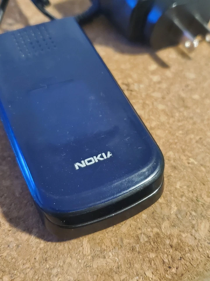 Teléfono Celular Nokia 2720 Plegable Azul 1.8" Pantalla TFT 1.3MP Cámara Desbloqueado Abatible Foto 4 de 4