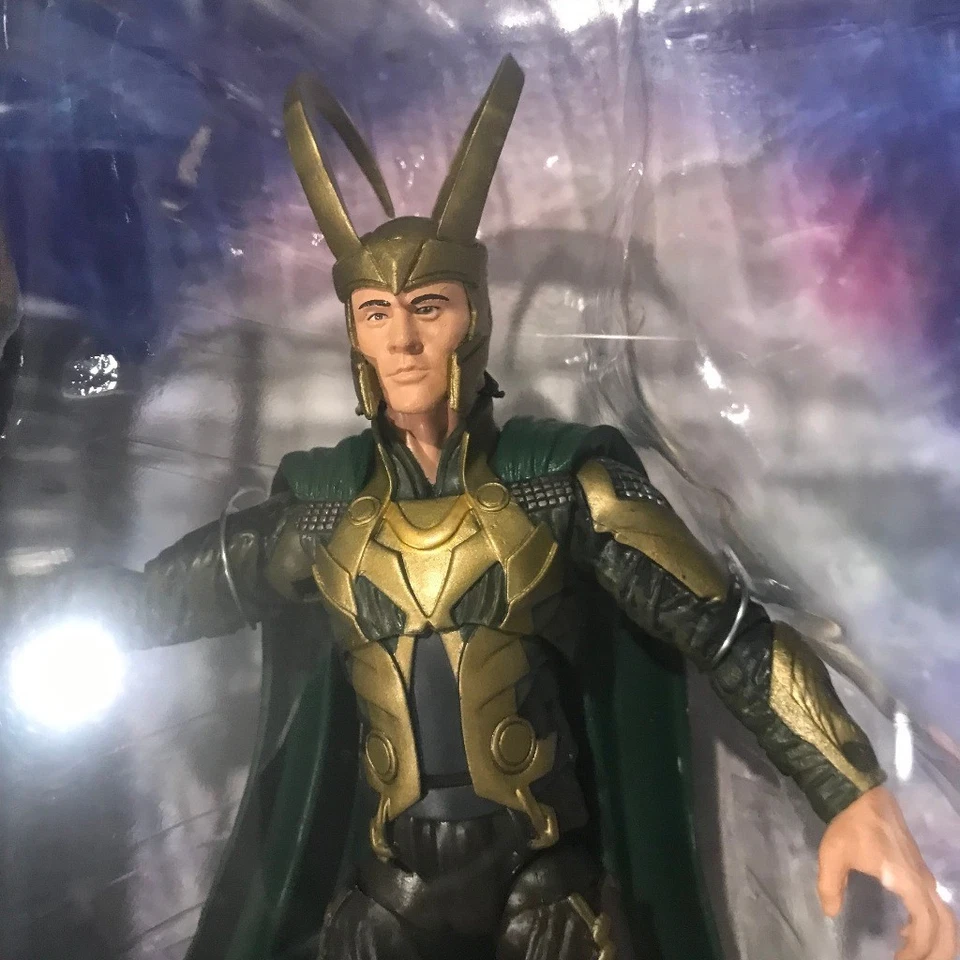 Figura de acción Diamond Select Toys Marvel Select Thor Loki Foto 2 de 4